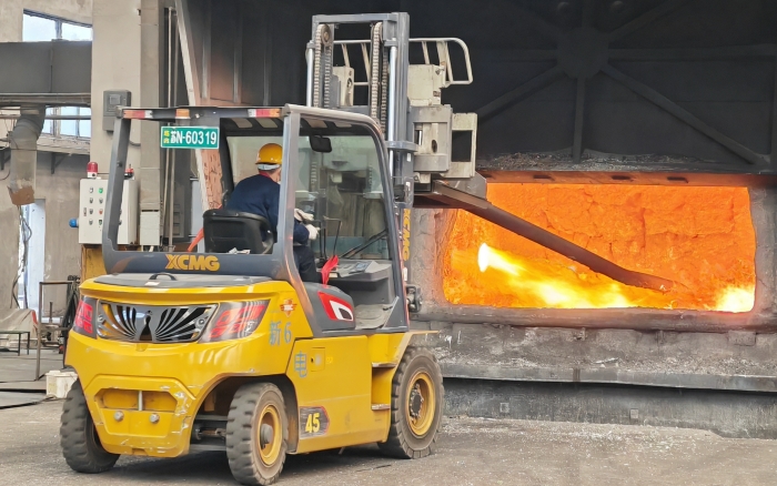 真金不怕火煉，徐工重載孔雀叉車威武霸氣！