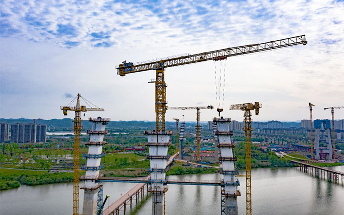助力涪江兩岸“雙向奔赴”，徐工群塔顯身手！