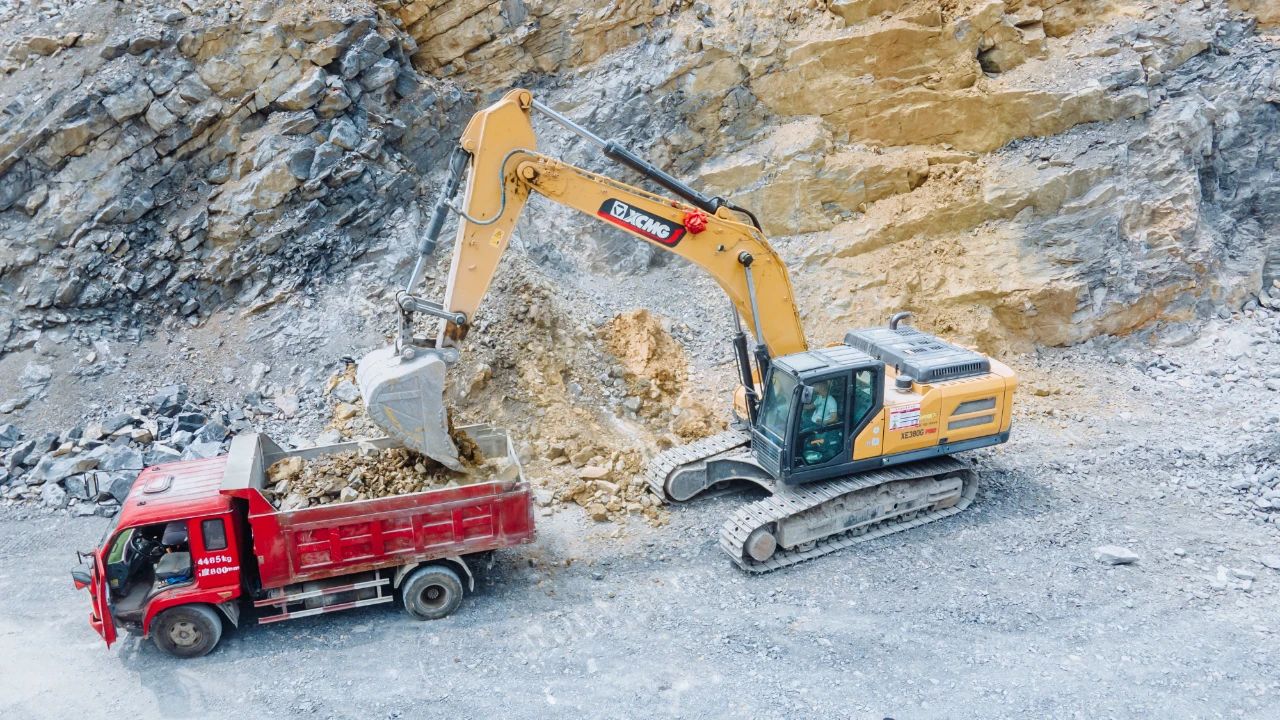 徐工XE380G PRO：掘金王者，超能裝