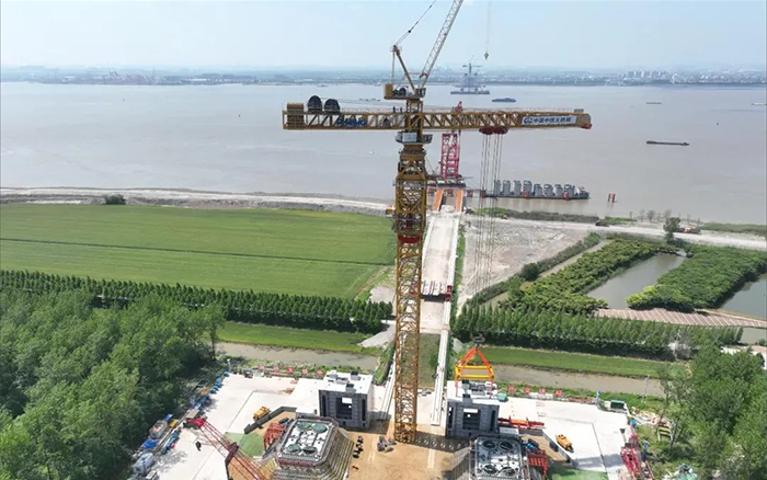 【媒體聚焦】世界最大跨徑橋梁群！央媒一次次把鏡頭對準(zhǔn)徐工