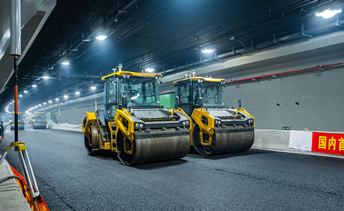 【智能化】全國首次，徐工“黑科技”無人攤鋪大秀！