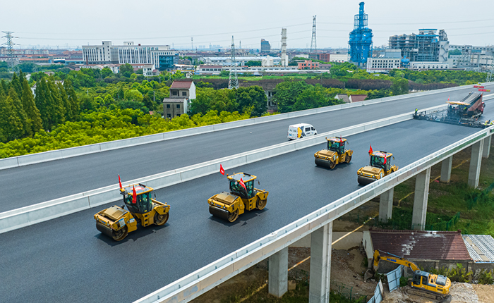揭秘！常泰長江大橋如何實現(xiàn)超寬橋面“一鍵鋪平”？