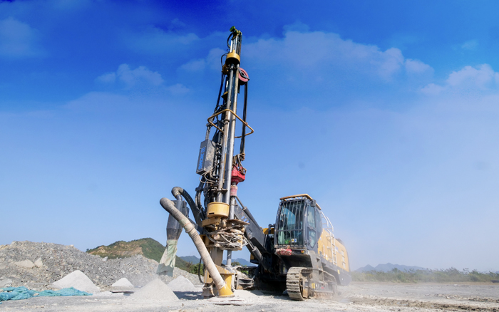 露天礦山，礦主們愛用徐工潛孔鉆！