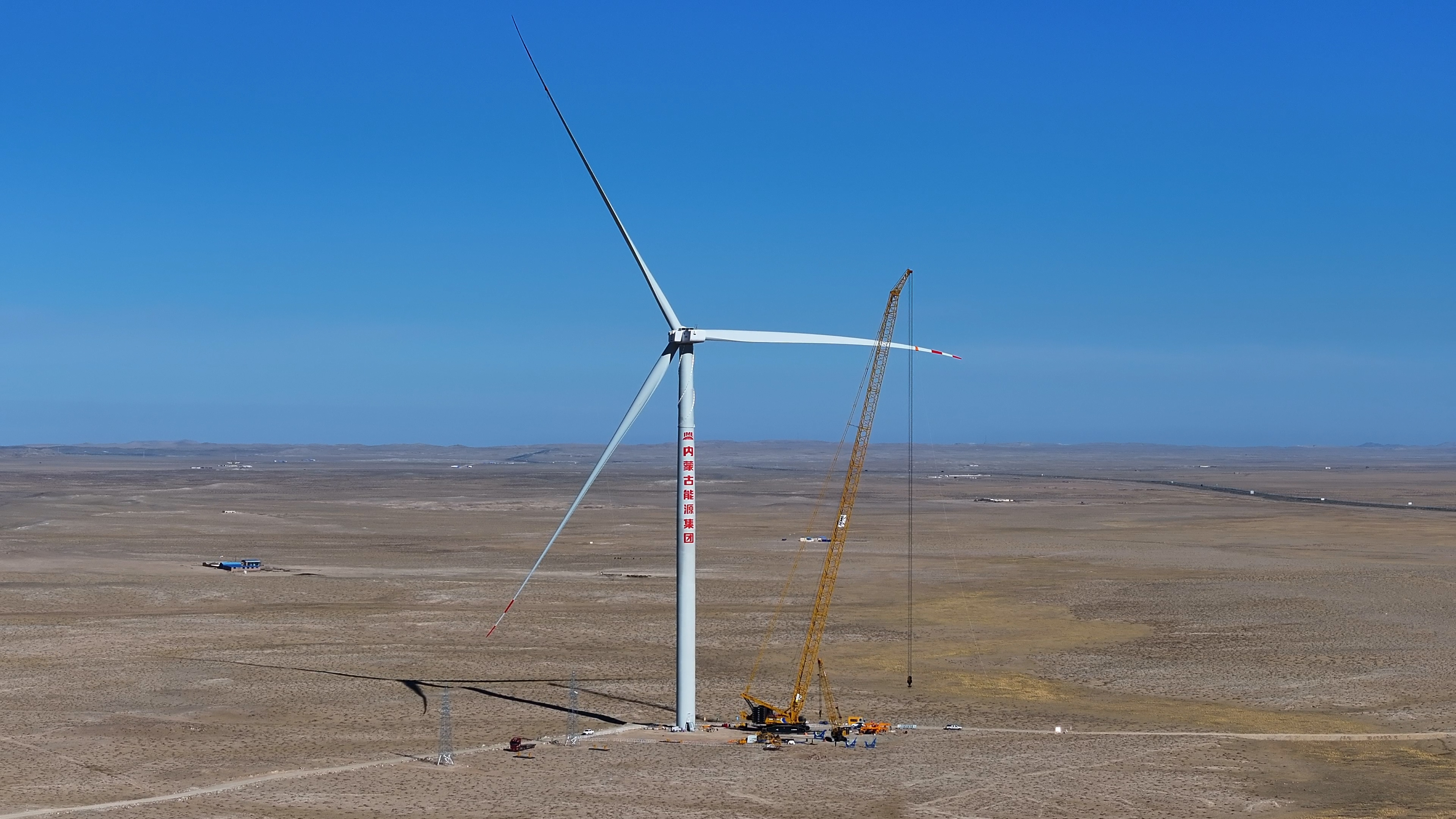 1300噸級新品風(fēng)電首秀！徐工千噸級起重機(jī)再添實(shí)力干將