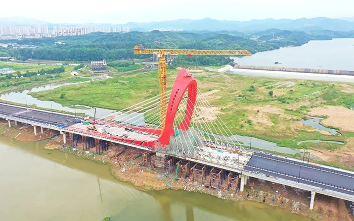 提前55天合龍！徐工XGT2230-100S編織“紅色搖籃”