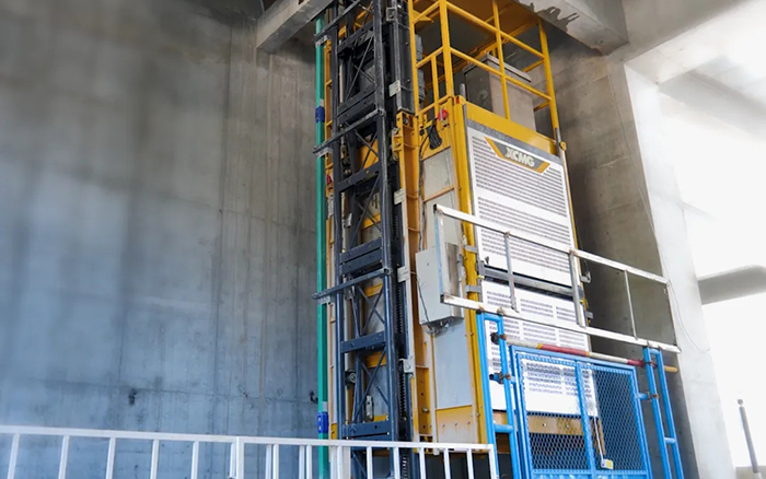 性能典范！徐工井道施工升降機(jī)助建超高層商務(wù)中心項(xiàng)目