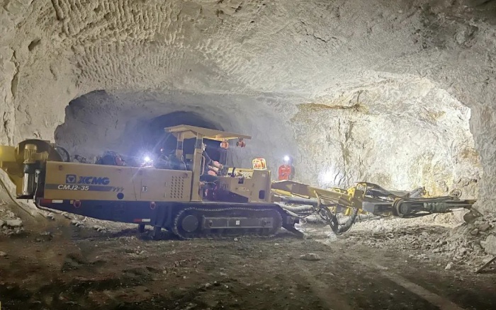 窄小巷道作業(yè)！徐工掘進鉆車助力鐵礦開采