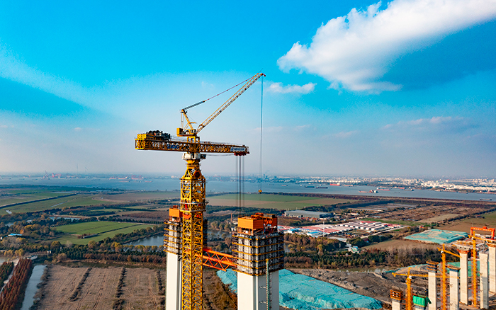 最重522噸！徐工超大塔助力張靖皋長江大橋沖刺六項“世界之最”
