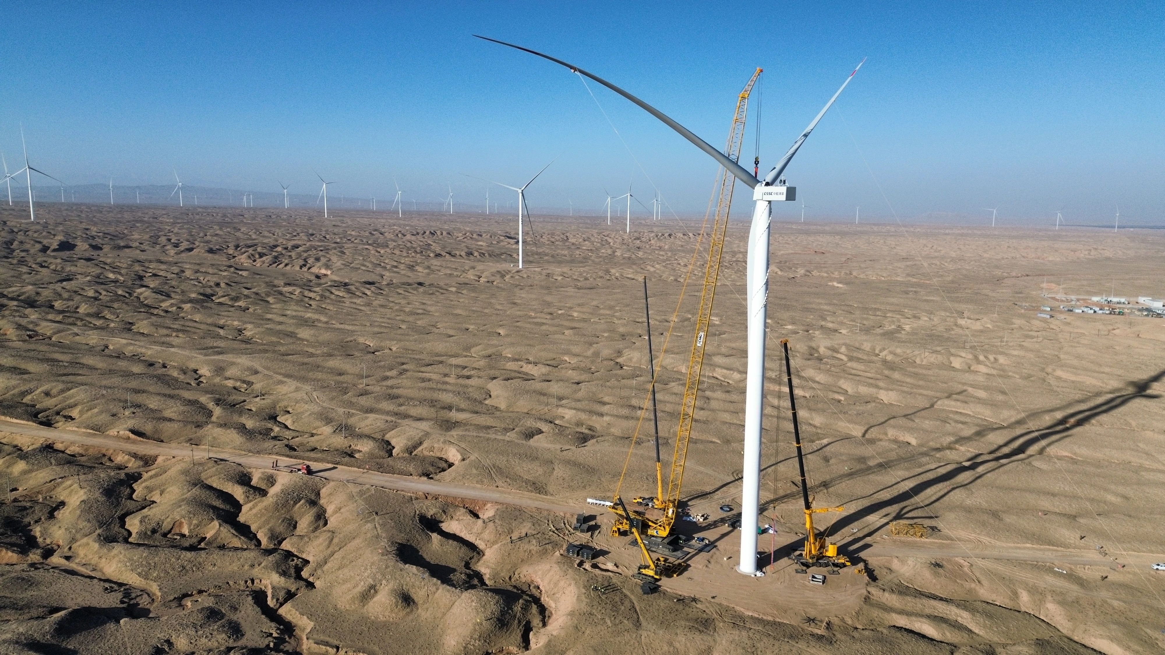 零誤差！XLC18000M助力10萬千瓦風(fēng)力發(fā)電項(xiàng)目首臺(tái)風(fēng)機(jī)成功吊裝