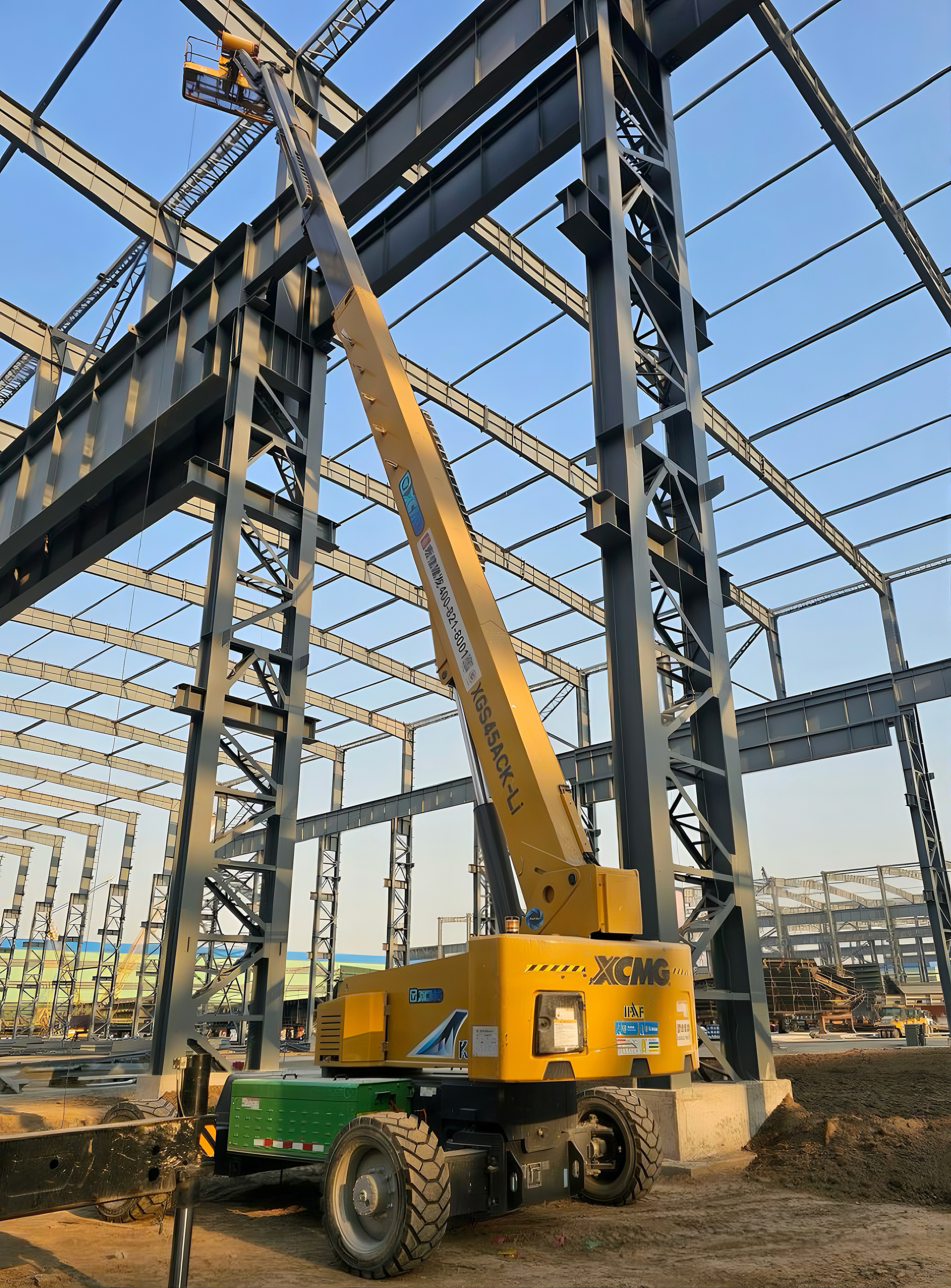 直沖云霄！徐工電動(dòng)“擎天柱”助力江蘇新時(shí)代造船車間“智”造升級(jí)