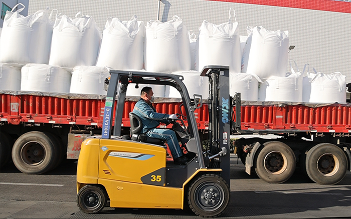 徐工新能源叉車為食品工廠綠色、高效生產(chǎn)保駕護(hù)航