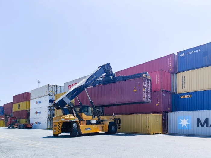 性能優(yōu)越！徐工正面吊助力海鐵聯(lián)運發(fā)展