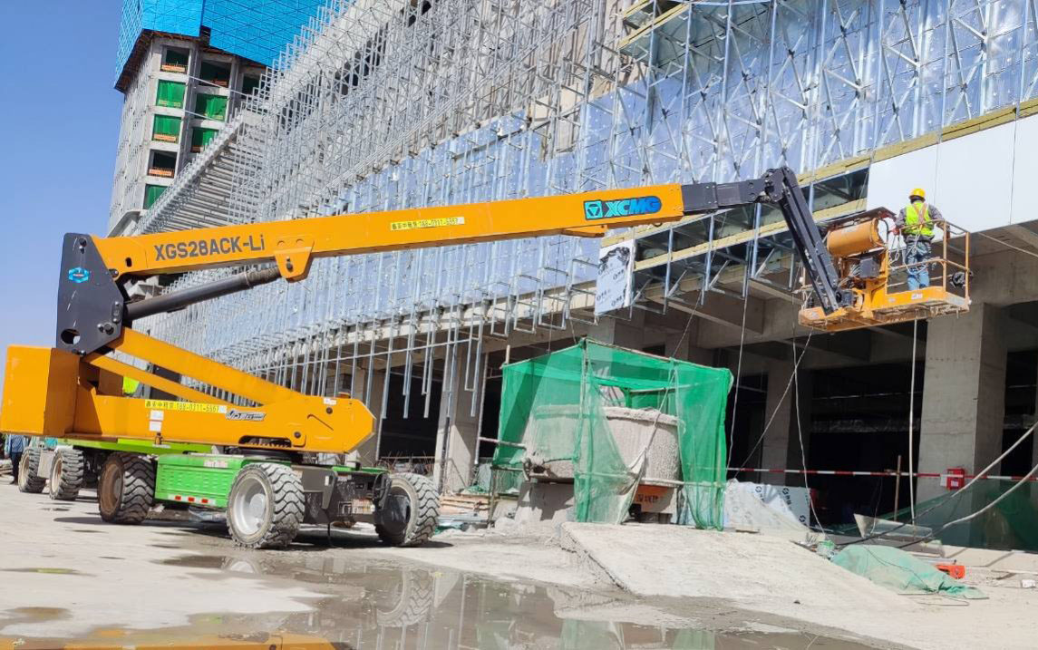 徐工高空利器，為河北邢臺(tái)某新能源廠房建設(shè) “加速”