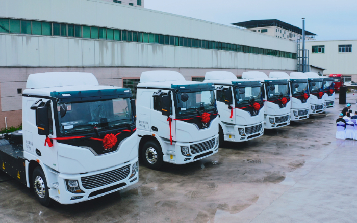 預(yù)見“梅”好！百臺(tái)徐工底置充電牽引車奔赴廣東梅州