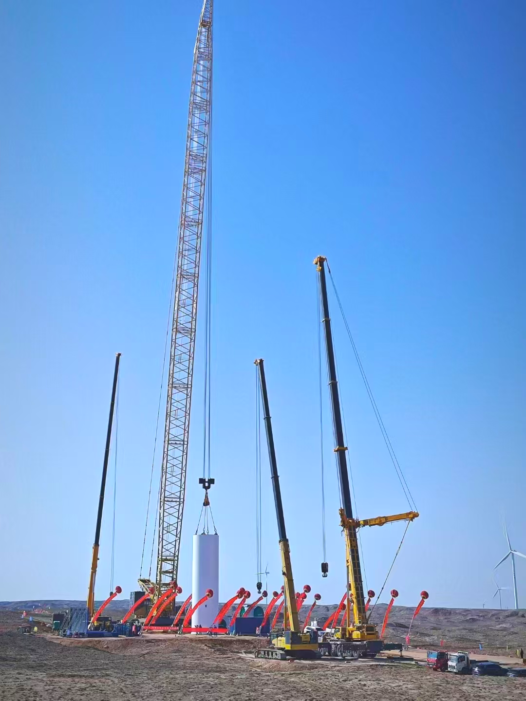 “舉重若輕”零偏差！徐工履帶起重機(jī)上演“施工大片”