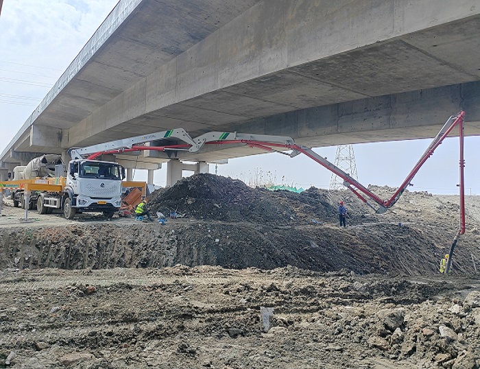 輕靈穩(wěn)省！徐工33米泵車領(lǐng)航新城鎮(zhèn)基建