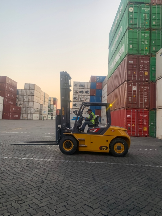 徐工叉車批量進(jìn)駐廈門港，一站式解決方案賦能港口物流新升級(jí)