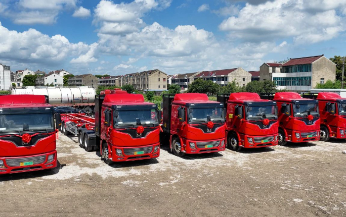 綠色物流再提速，徐工新能源牽引車批量入港！