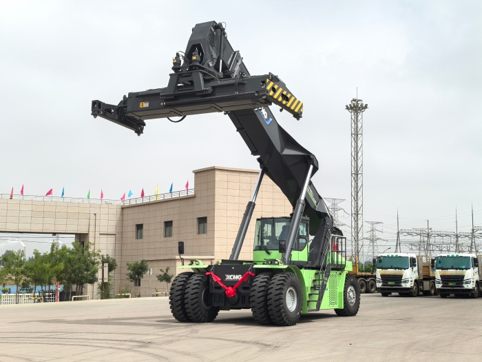 實(shí)力交付！徐工電動(dòng)正面吊助力綠色“一帶一路”