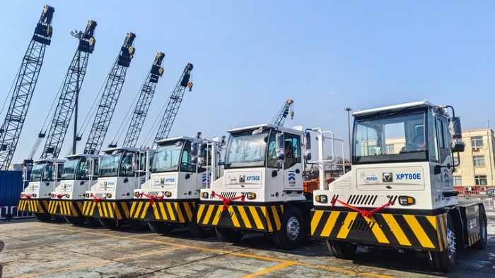 新車交付忙！徐工新能源重載牽引車以多維優(yōu)勢賦能大宗貨物智慧轉(zhuǎn)運