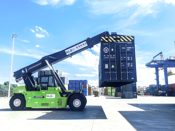 降本減碳雙突破！徐工XCS4531E領(lǐng)航西部陸海新通道核心樞紐綠色煥新