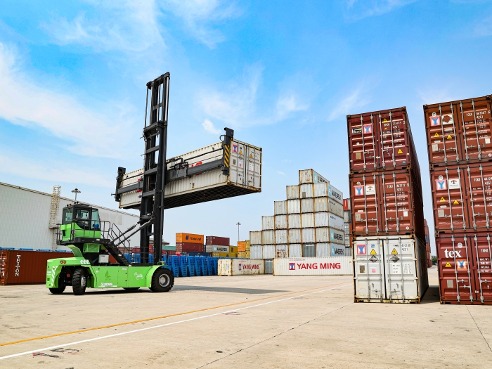 賽場競鋒芒！“徐工杯”堆高機操作員技能大賽見證“真功夫”