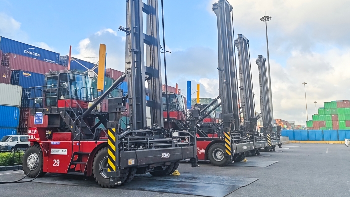 逐綠向新，東方大港涌動“徐工純電力量”！