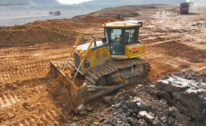 徐工推土機助力新中國建設(shè)的第一條運河