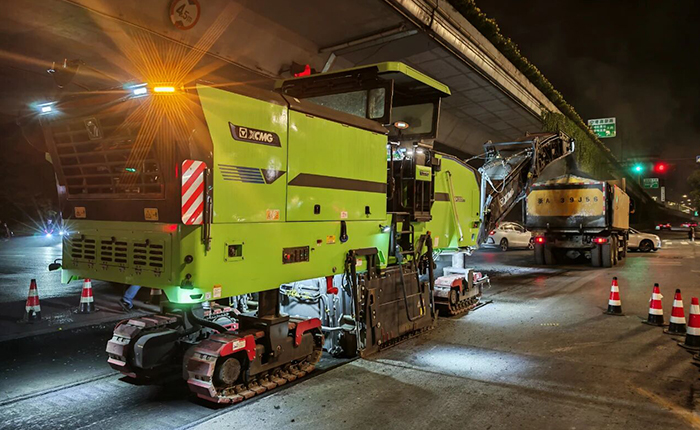 杭州夜間市政改造新標(biāo)桿：徐工新能源銑刨機助力高效綠色施工
