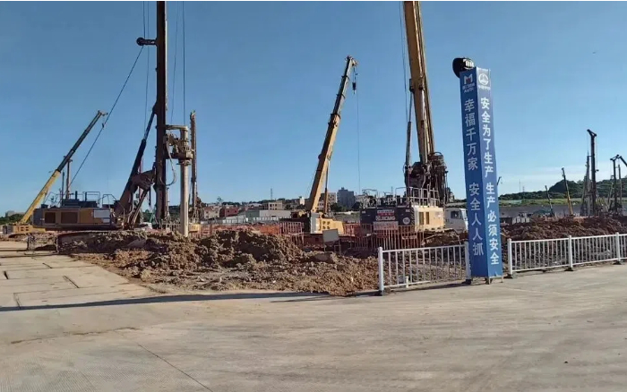 粘土 + 花崗巖地層 “攔路虎”？徐工 XR320E 旋挖鉆機(jī)高效破解助廈門軌交