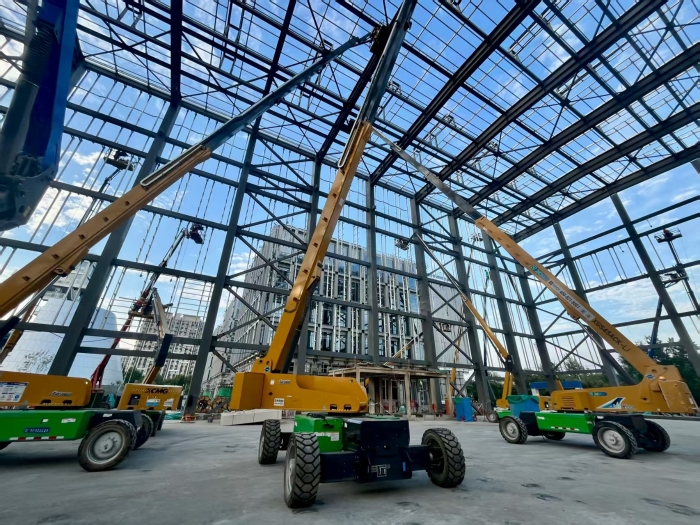 助力“中國智造”！徐工8臺(tái)高米數(shù)電動(dòng)直臂高空作業(yè)平臺(tái)會(huì)戰(zhàn)北京火箭大街