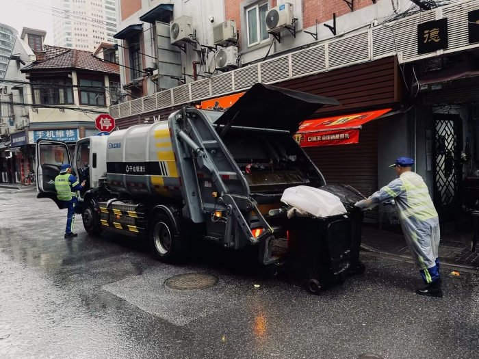 南京東路人流如織垃圾多？徐工XGH5120ZYSXBEV：輕松搞定！