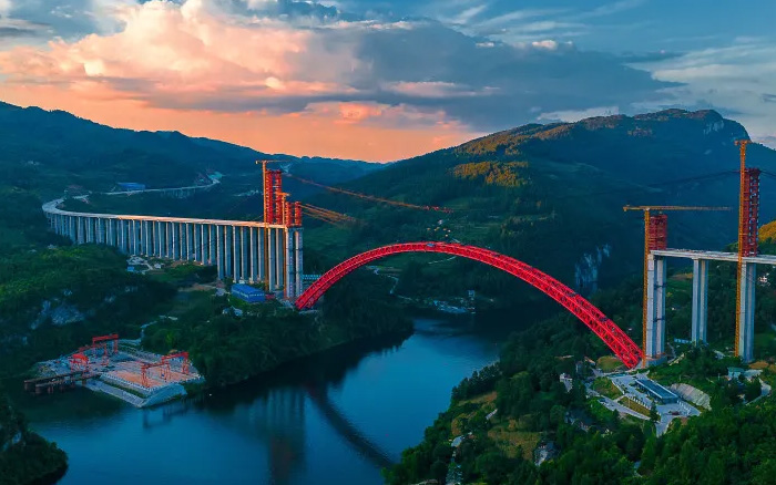 1834米，震撼合龍！ 徐工塔機助力中國再造世界級基建