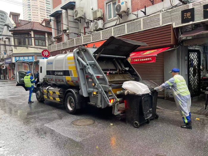 南京東路人流如織垃圾多？徐工XGH5120ZYSXBEV：輕松搞定！