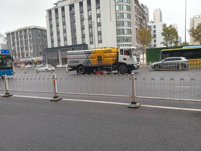 六年品質見證硬核實力，徐工18噸洗掃車獲當?shù)乜蛻酎c贊！