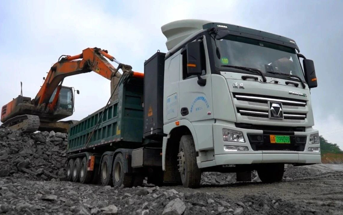 三次都選TA！徐工純電動牽引車助力西南砂石料運輸！