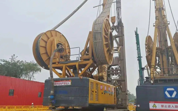 地質(zhì)無難題！徐工雙輪銑槽機助力區(qū)域基建按下 “加速鍵”