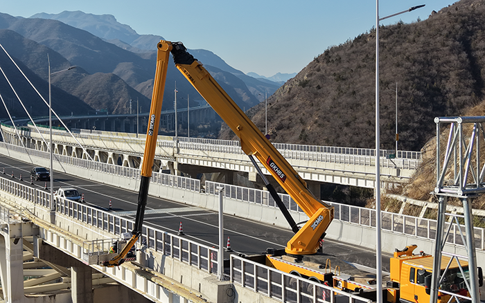 “空中芭蕾”秀實力！徐工 GKH65 攻堅安家莊特大橋