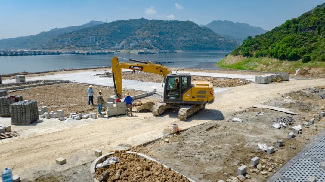 徐工XE135G挖掘機(jī)助力夔門旅游碼頭建設(shè)，以高效節(jié)能贏得客戶信賴