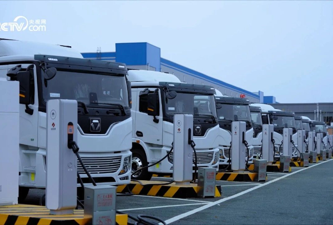 在中國物流之都，徐工超充重卡“15分鐘滿電”