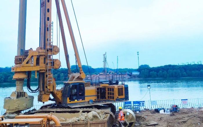 近3000根樁基，徐工旋挖機(jī)群聯(lián)合作業(yè)效率高