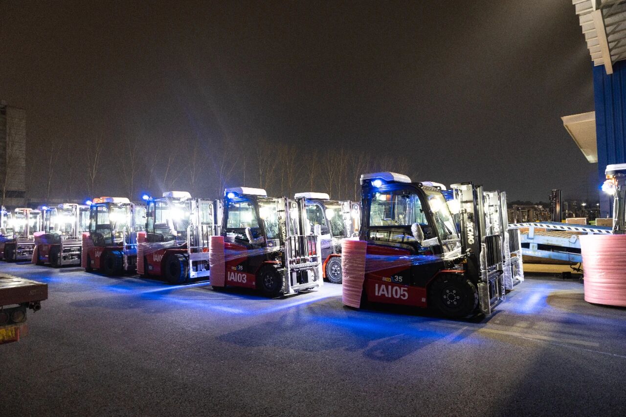 徐工高端定制叉車，場(chǎng)景化方案精準(zhǔn)適配印尼
