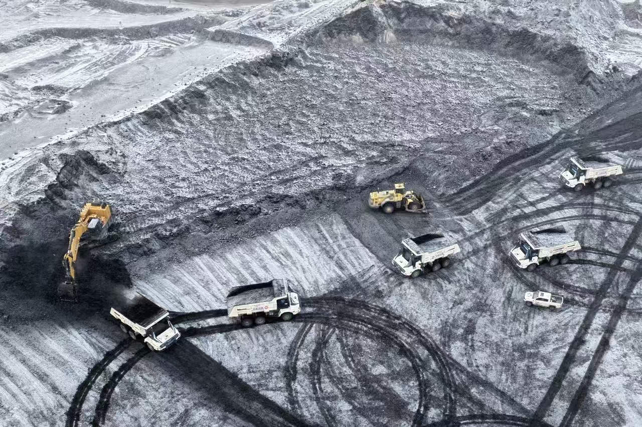 獲得成功！徐工無人純電礦卡在煤炭運輸環(huán)節(jié)混行測試成效顯著