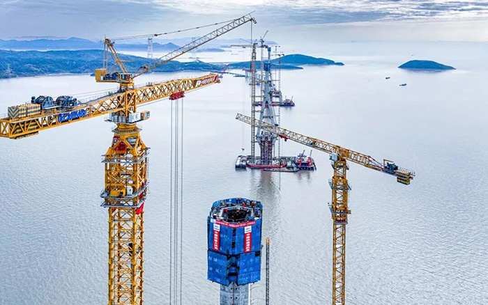 世界級跨海工程，雙主塔封頂