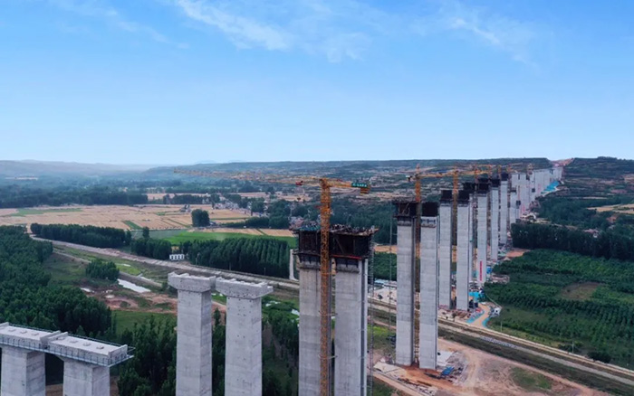 云端大片！看徐工“進擊的巨人”如何“牽線搭橋” ？