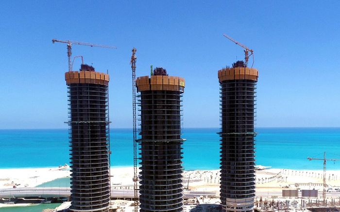 地中海岸，徐工塔機(jī)成群矗立！這畫面絕美～