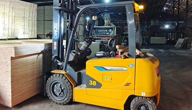 “鯤鵬展翅，板材搬運(yùn)無(wú)壓力！”