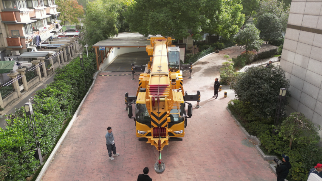 2.8米車寬殺出重圍！徐工G2代四橋130噸極限操作